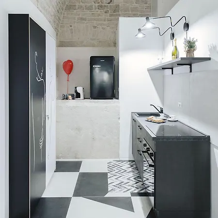 Rhea Luxury * טרליצי