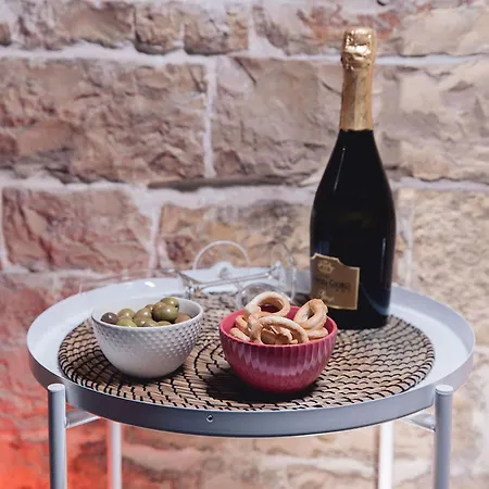 Rhea Luxury Oda ve Kahvaltı 4*